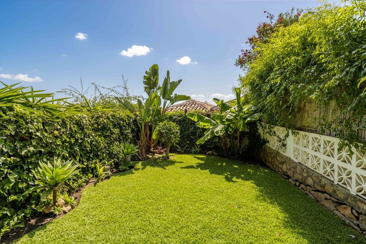 6 bedroom Villa for sale in Fuengirola - € 1,195,000 (Ref: 9606719)