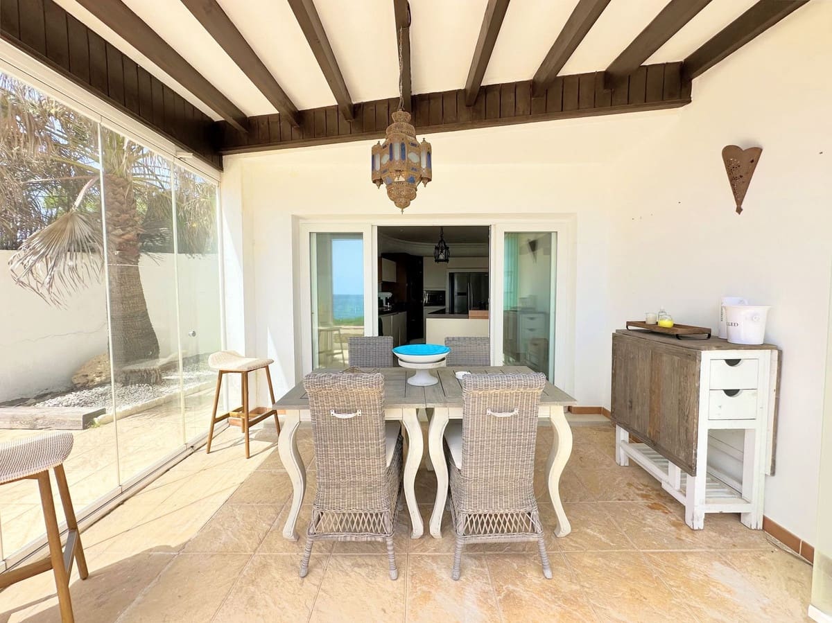 3 bedroom Villa for sale in Manilva - € 2,750,000 (Ref: 9610631)