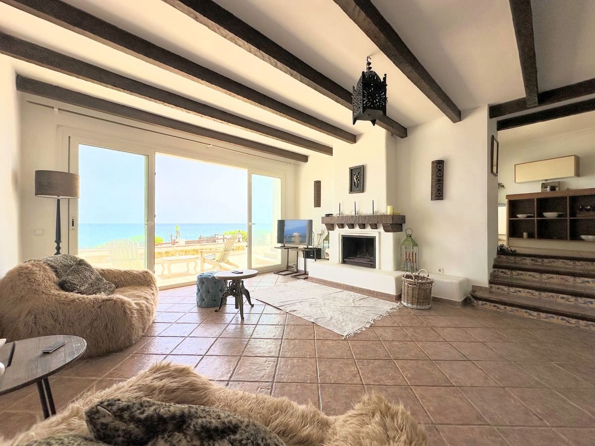 3 bedroom Villa for sale in Manilva - € 2,750,000 (Ref: 9610631)