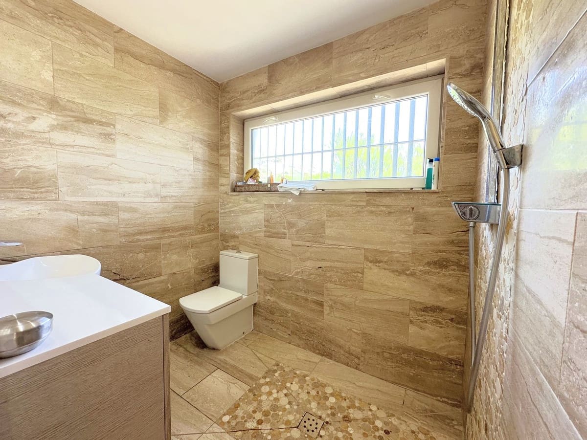 3 bedroom Villa for sale in Manilva - € 2,750,000 (Ref: 9610631)