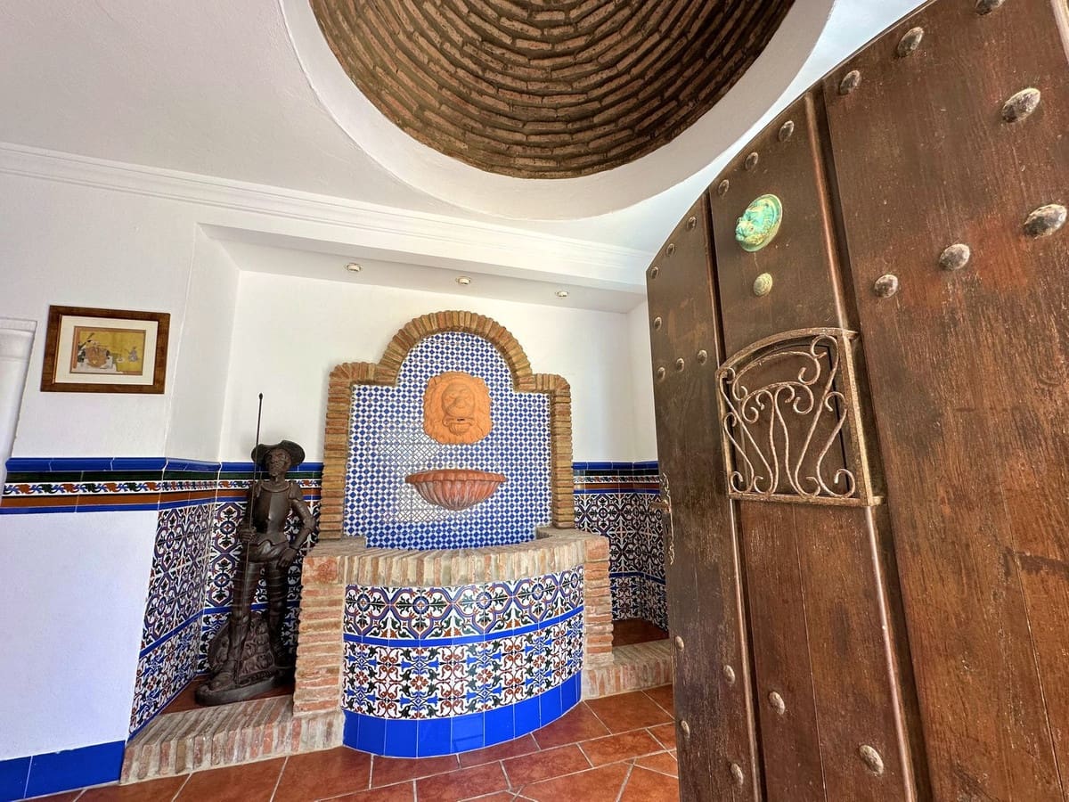 3 bedroom Villa for sale in Manilva - € 2,750,000 (Ref: 9610631)