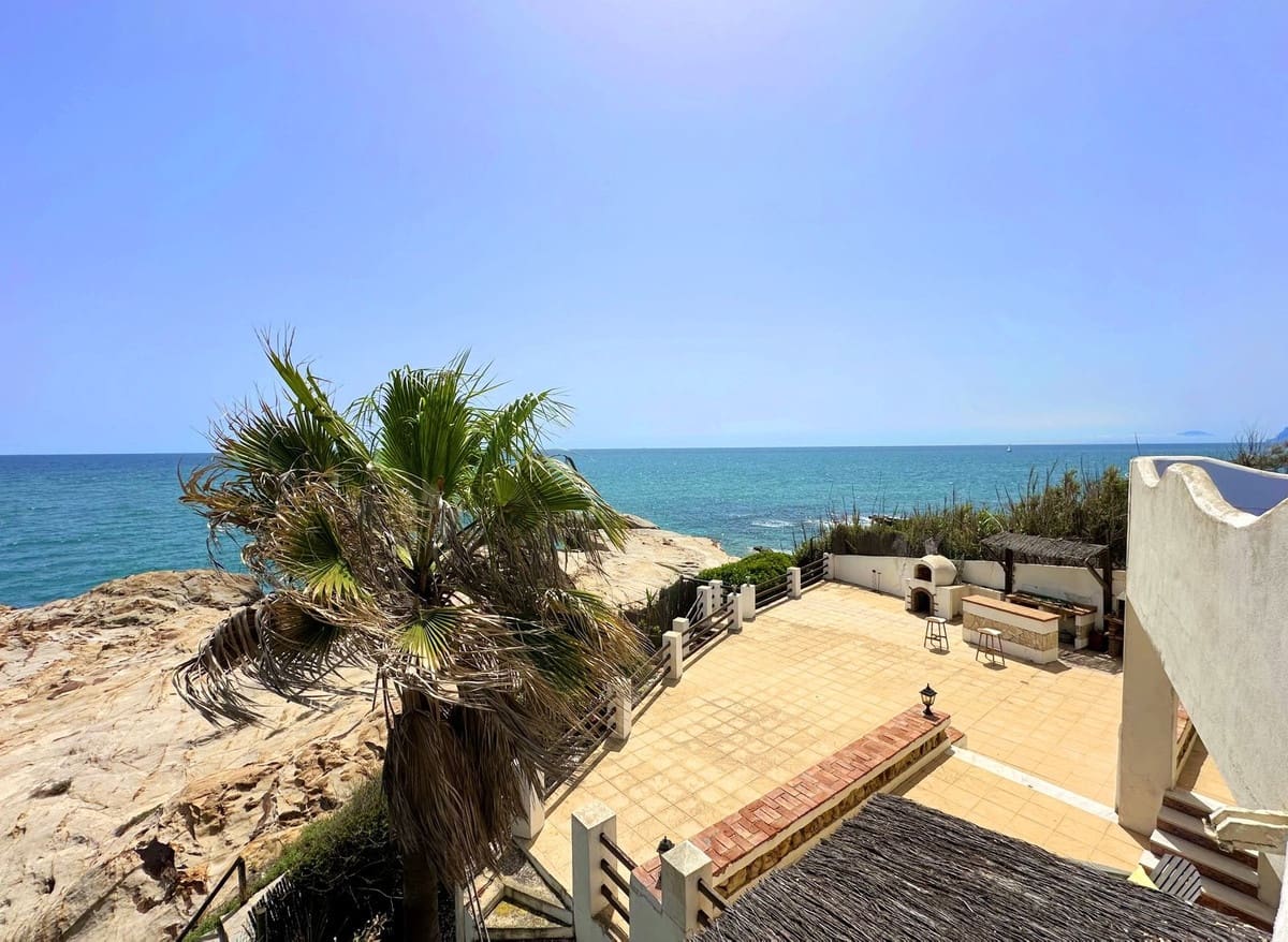 3 bedroom Villa for sale in Manilva - € 2,750,000 (Ref: 9610631)