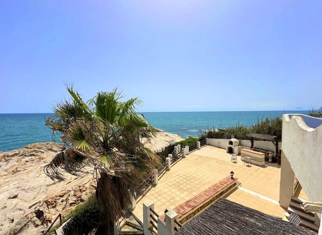 3 bedroom Villa for sale in Manilva Pueblo, Manilva - € 2,750,000 (Ref: 9610631)