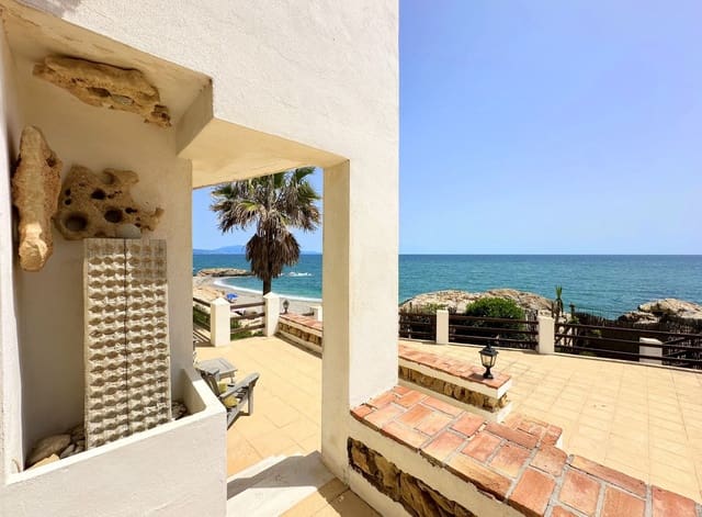 3 bedroom Villa for sale in Manilva Pueblo, Manilva - € 2,750,000 (Ref: 9610631)