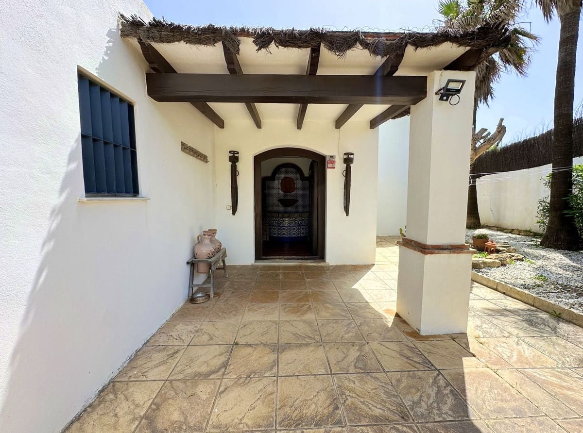 3 bedroom Villa for sale in Manilva - € 2,750,000 (Ref: 9610631)