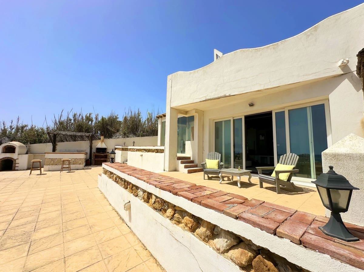 3 bedroom Villa for sale in Manilva - € 2,750,000 (Ref: 9610631)