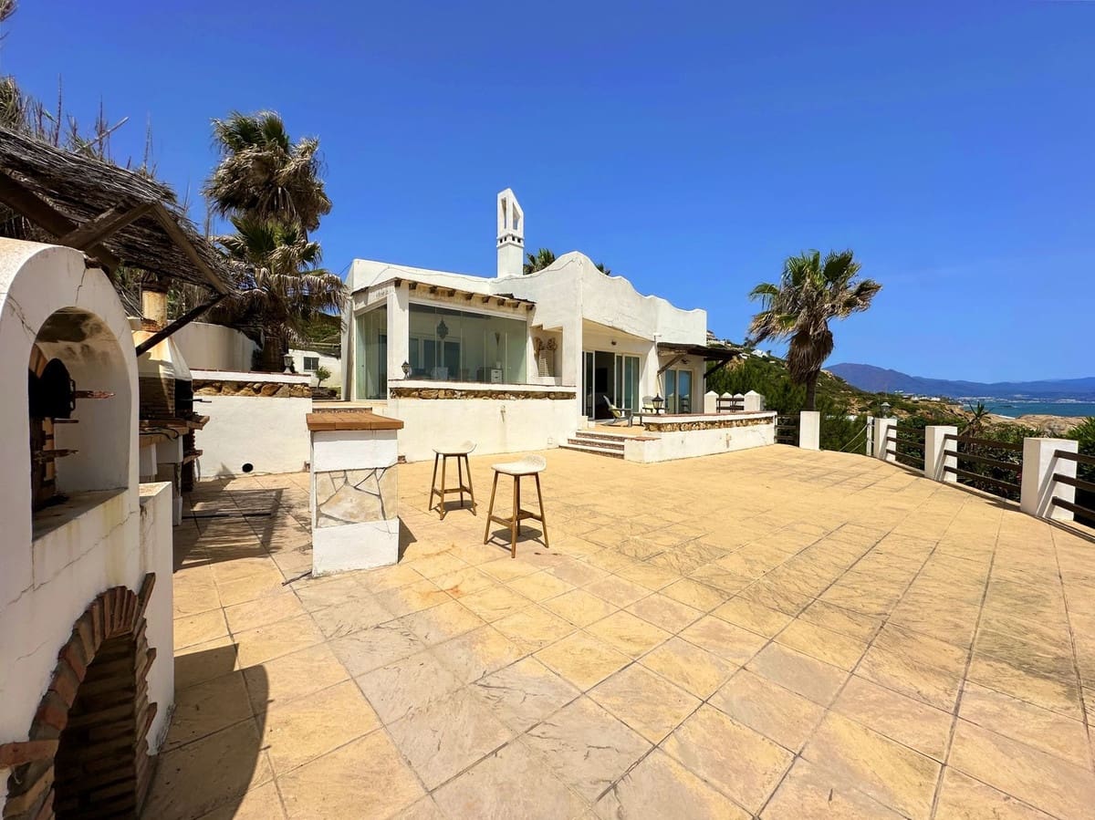 3 bedroom Villa for sale in Manilva - € 2,750,000 (Ref: 9610631)