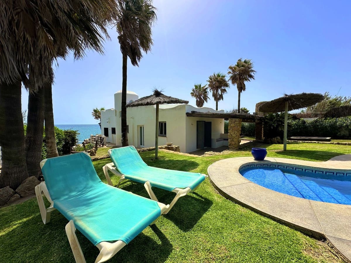 3 bedroom Villa for sale in Manilva - € 2,750,000 (Ref: 9610631)