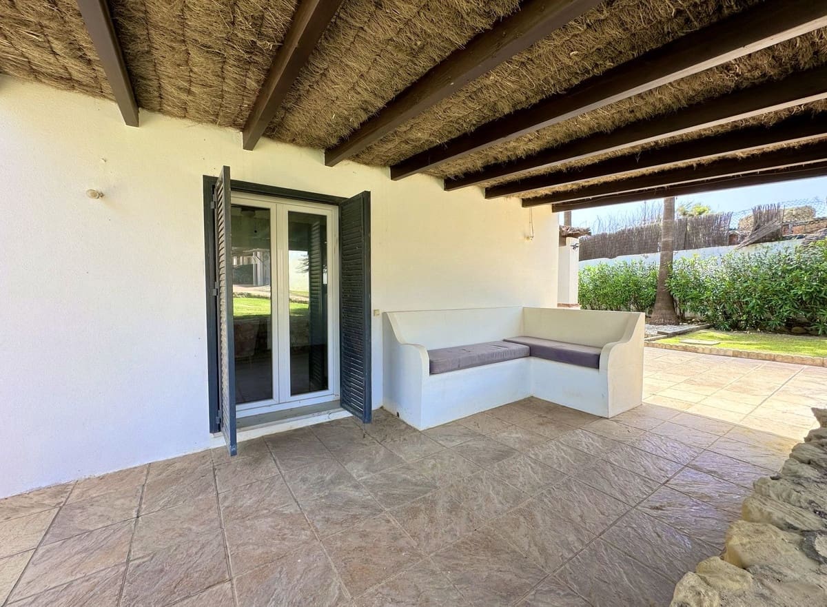 3 bedroom Villa for sale in Manilva - € 2,750,000 (Ref: 9610631)