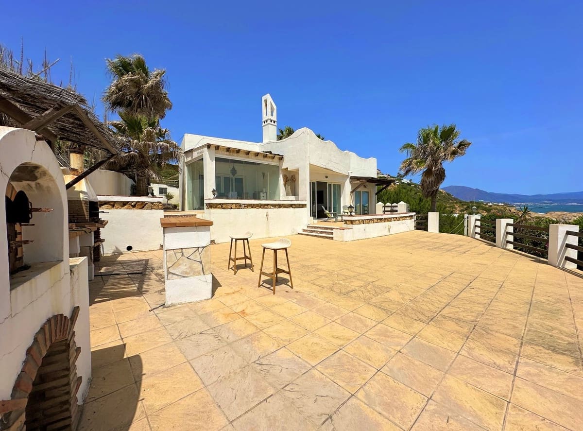 3 bedroom Villa for sale in Manilva - € 2,750,000 (Ref: 9610631)