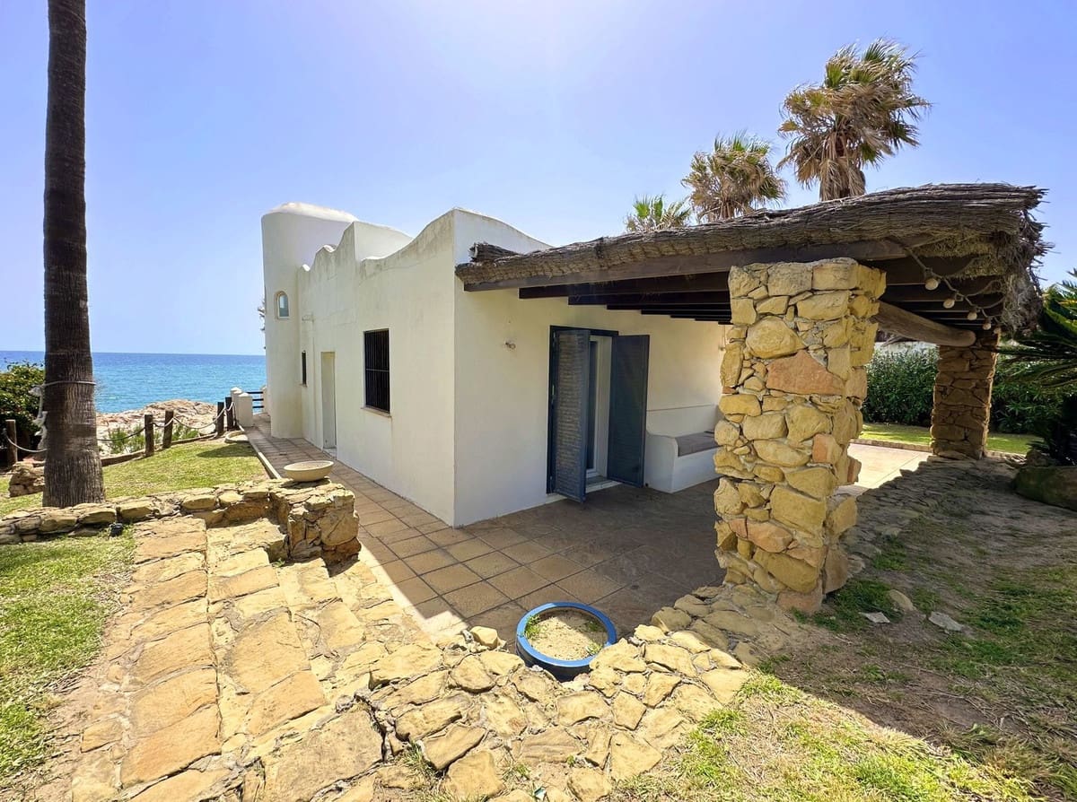 3 bedroom Villa for sale in Manilva - € 2,750,000 (Ref: 9610631)