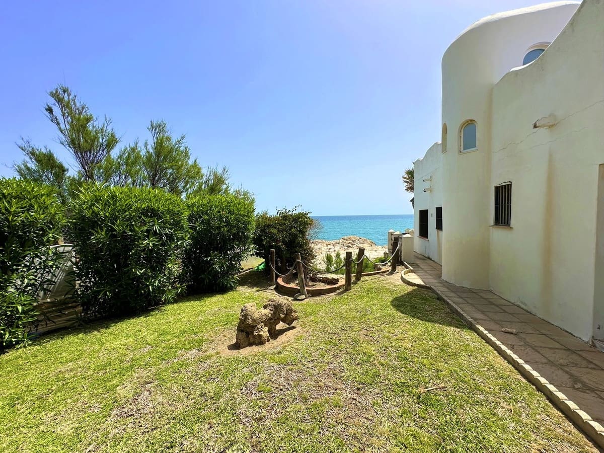 3 bedroom Villa for sale in Manilva - € 2,750,000 (Ref: 9610631)