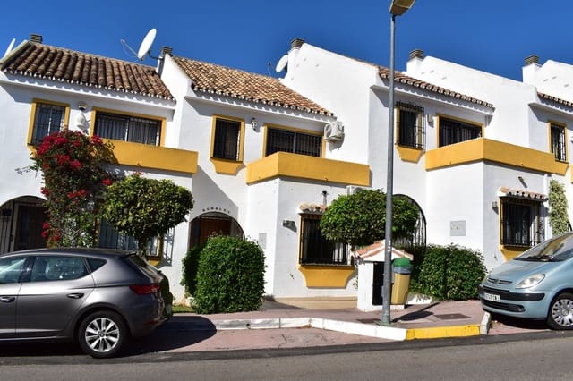 4 bedroom Townhouse for sale in Calahonda, Mijas with garage - € 475,000 (Ref: 9610633)