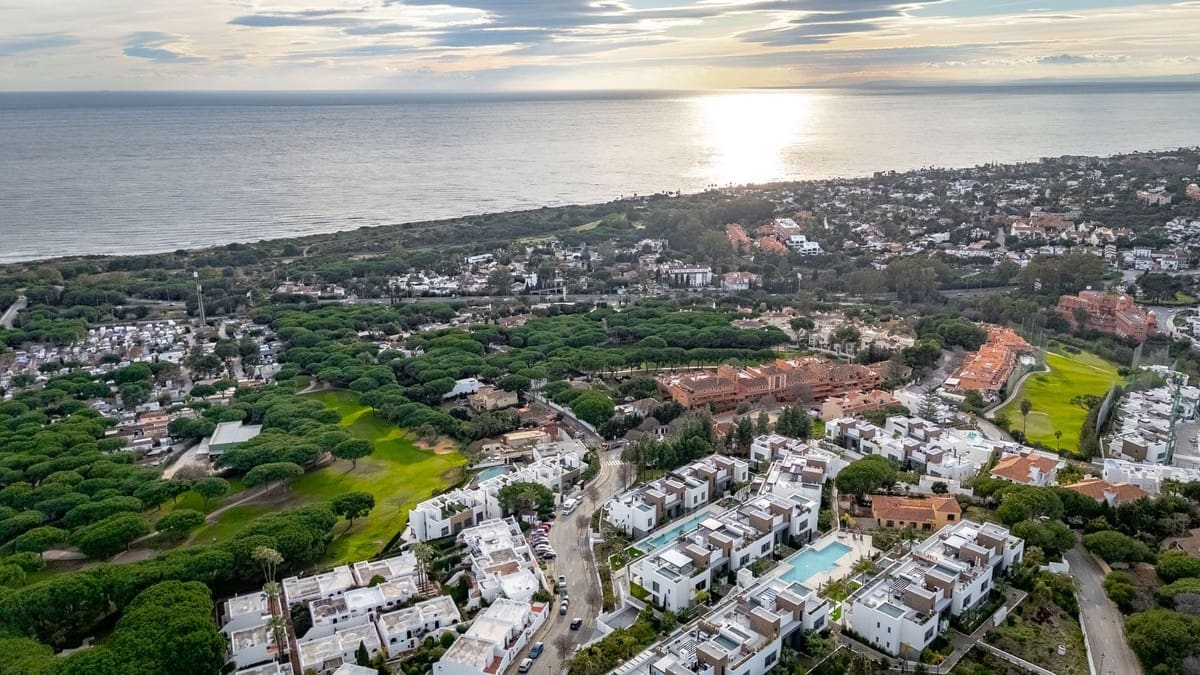 3 soveværelse Lejlighed til salg i Cabopino med garage - € 1.150.000 (Ref: 9614537)