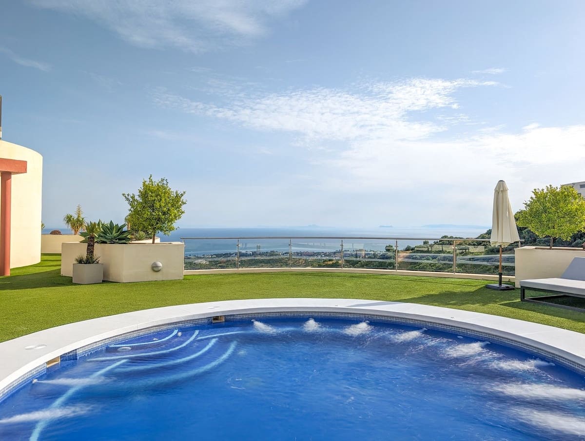 2 chambre Penthouse à vendre à Marbella avec garage - 549 000 € (Ref: 9618805)