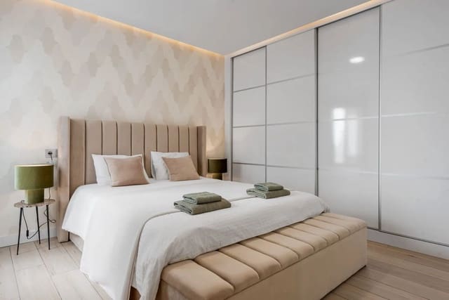 Apartamento de 2 habitaciones en Parque Central, Estepona en venta - 370.000 € (Ref: 9618807)