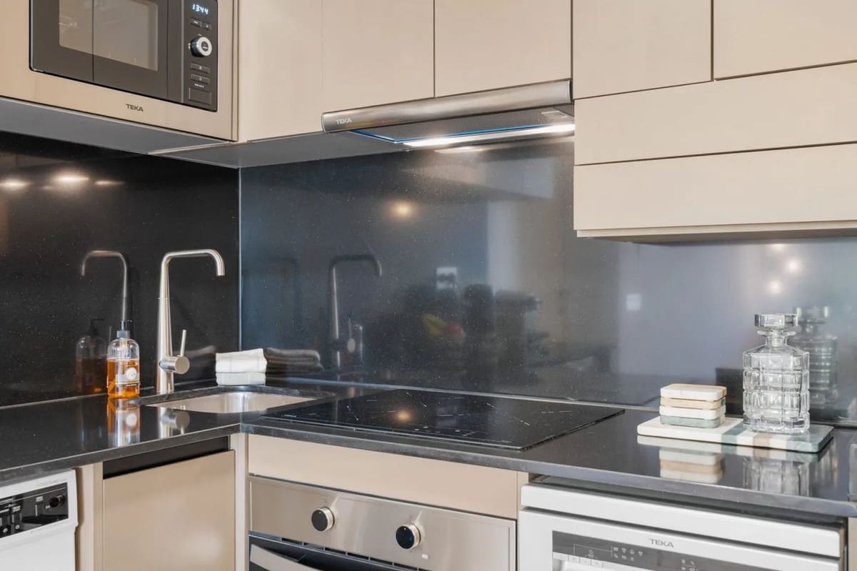 Apartamento de 2 habitaciones en Estepona en venta - 370.000 € (Ref: 9618807)