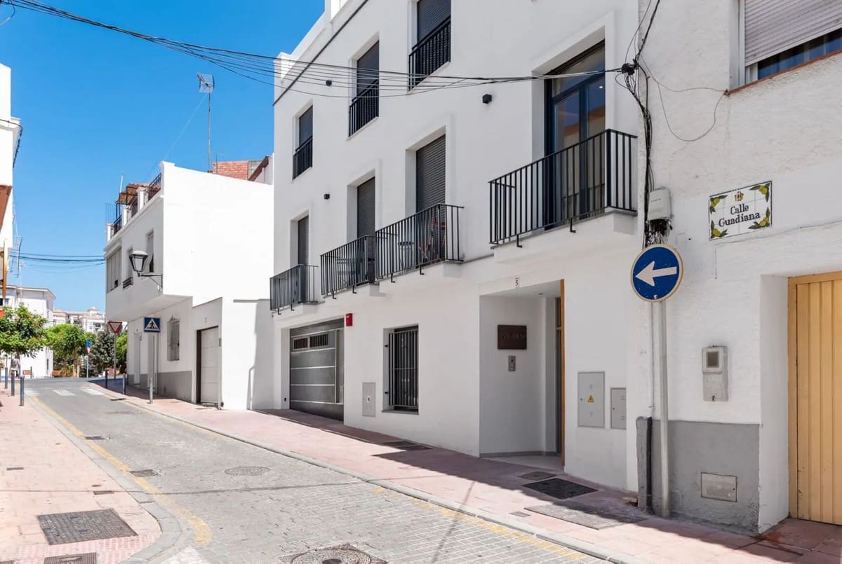 Apartamento de 2 habitaciones en Estepona en venta - 370.000 € (Ref: 9618807)