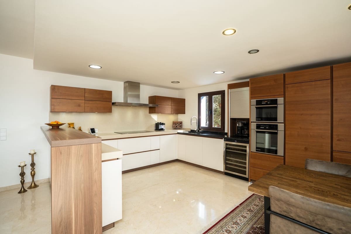 3 slaapkamer Villa te koop in Marbesa - € 2.275.000 (Ref: 9618808)