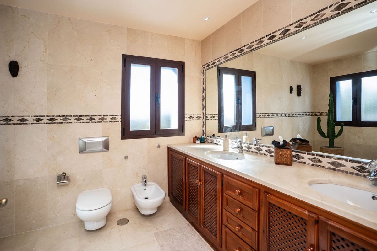 3 slaapkamer Villa te koop in Marbesa - € 2.275.000 (Ref: 9618808)