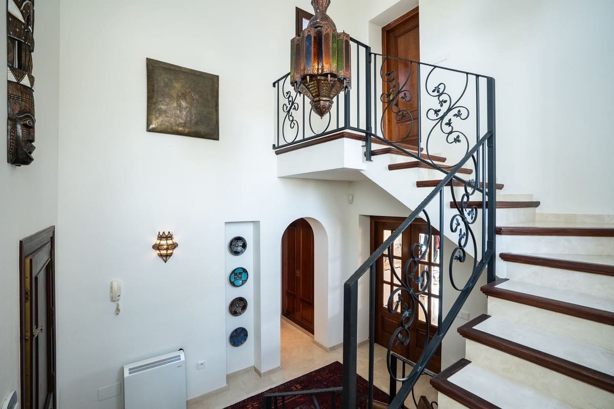 3 slaapkamer Villa te koop in Marbesa - € 2.275.000 (Ref: 9618808)