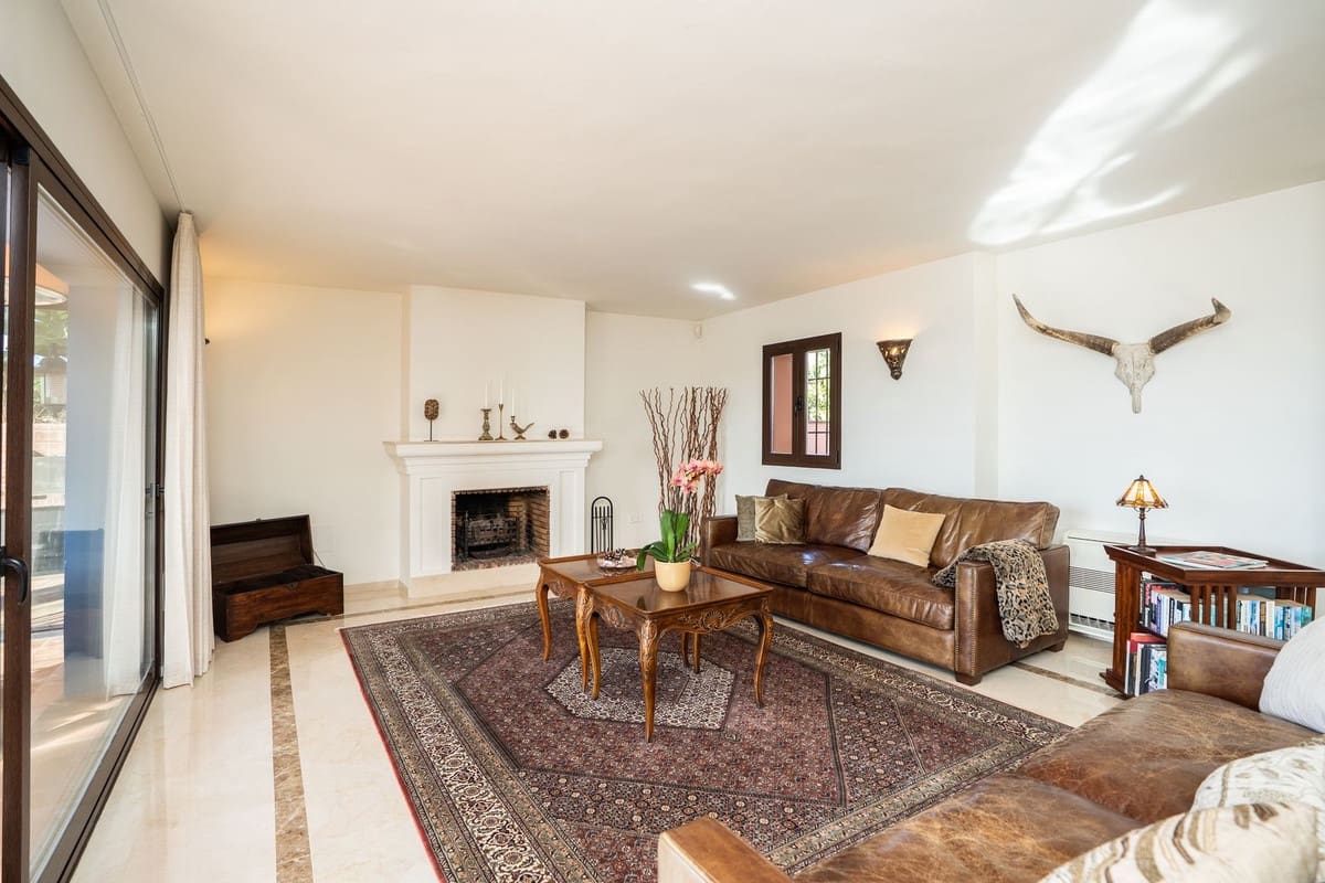 3 slaapkamer Villa te koop in Marbesa - € 2.275.000 (Ref: 9618808)