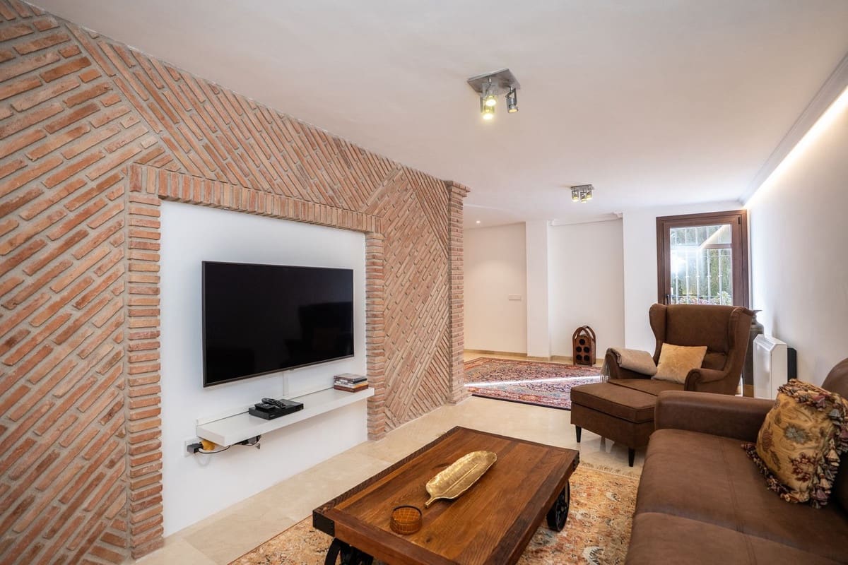 3 slaapkamer Villa te koop in Marbesa - € 2.275.000 (Ref: 9618808)