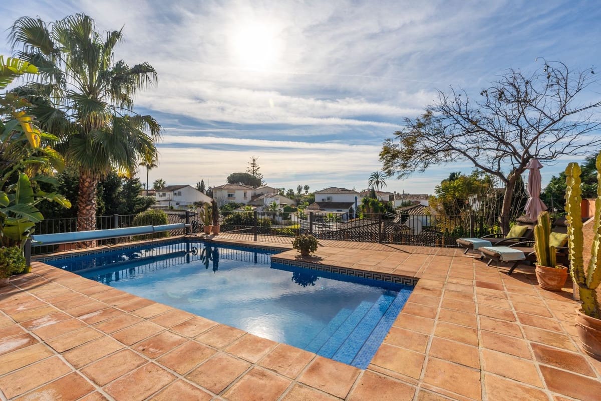 3 slaapkamer Villa te koop in Marbesa - € 2.275.000 (Ref: 9618808)