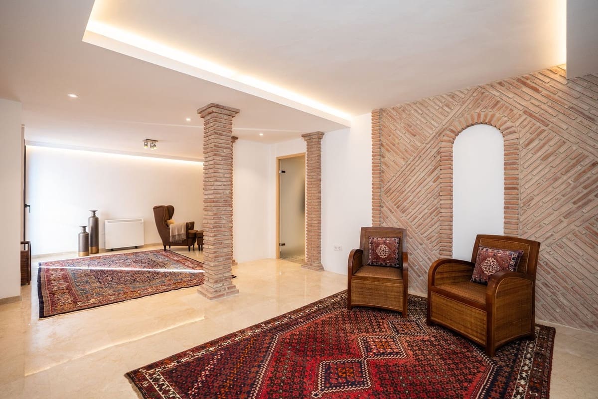 3 slaapkamer Villa te koop in Marbesa - € 2.275.000 (Ref: 9618808)