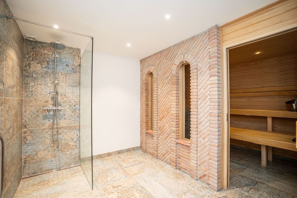 3 slaapkamer Villa te koop in Marbesa - € 2.275.000 (Ref: 9618808)