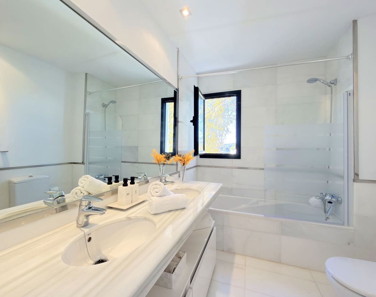 Apartamento de 2 habitaciones en Bahia de Casares en venta con garaje - 315.000 € (Ref: 9620709)