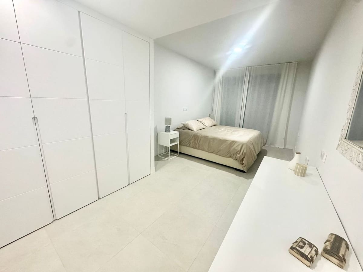 2 soveværelse Lejlighed til salg i La Cala de Mijas med garage - € 588.000 (Ref: 9627001)