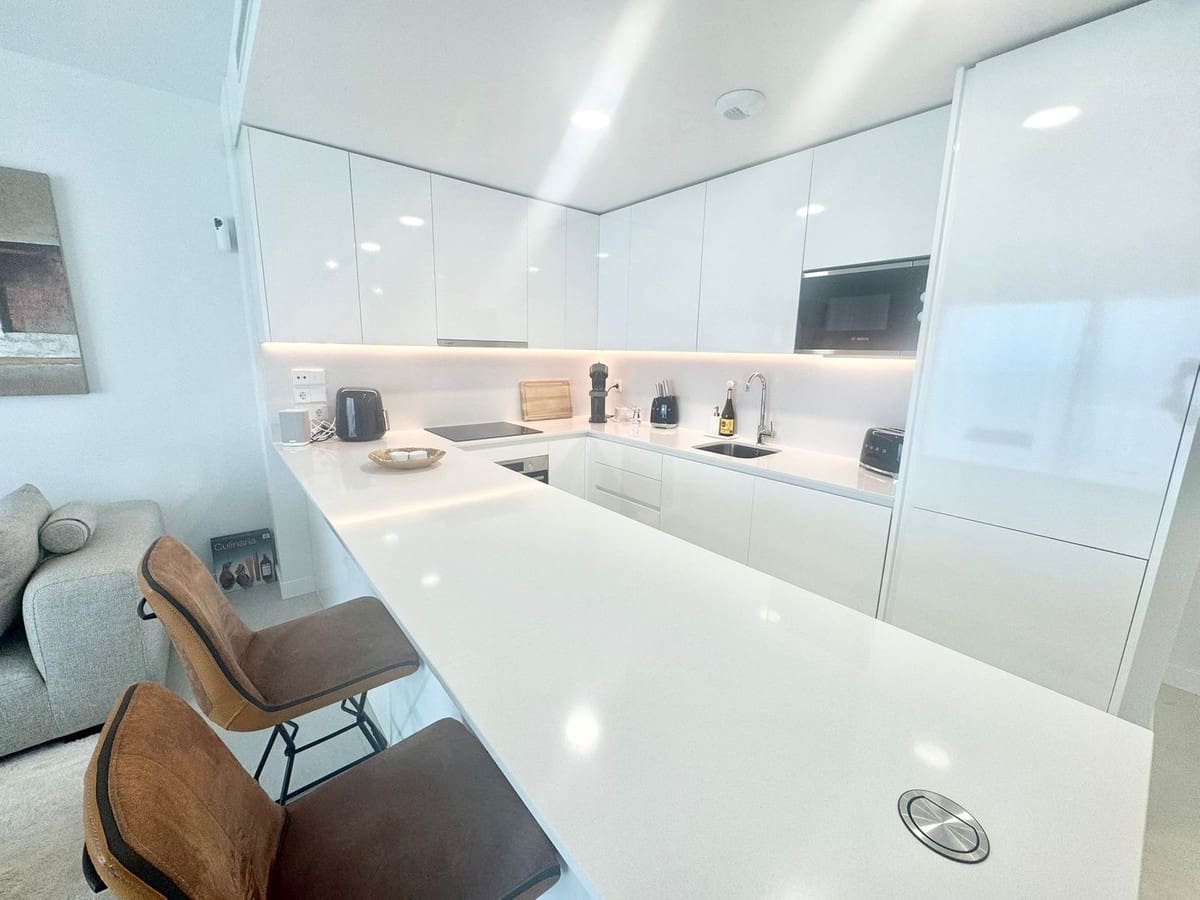 2 soveværelse Lejlighed til salg i La Cala de Mijas med garage - € 588.000 (Ref: 9627001)