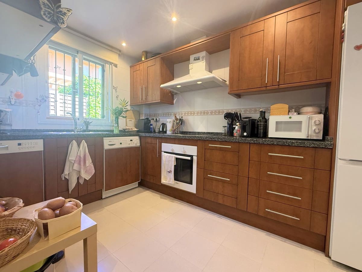 3 sypialnia Dom na sprzedaż w Estepona z garażem - 470 000 € (Ref: 9629272)