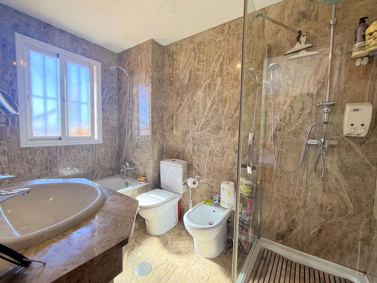 3 sypialnia Dom na sprzedaż w Estepona z garażem - 470 000 € (Ref: 9629272)