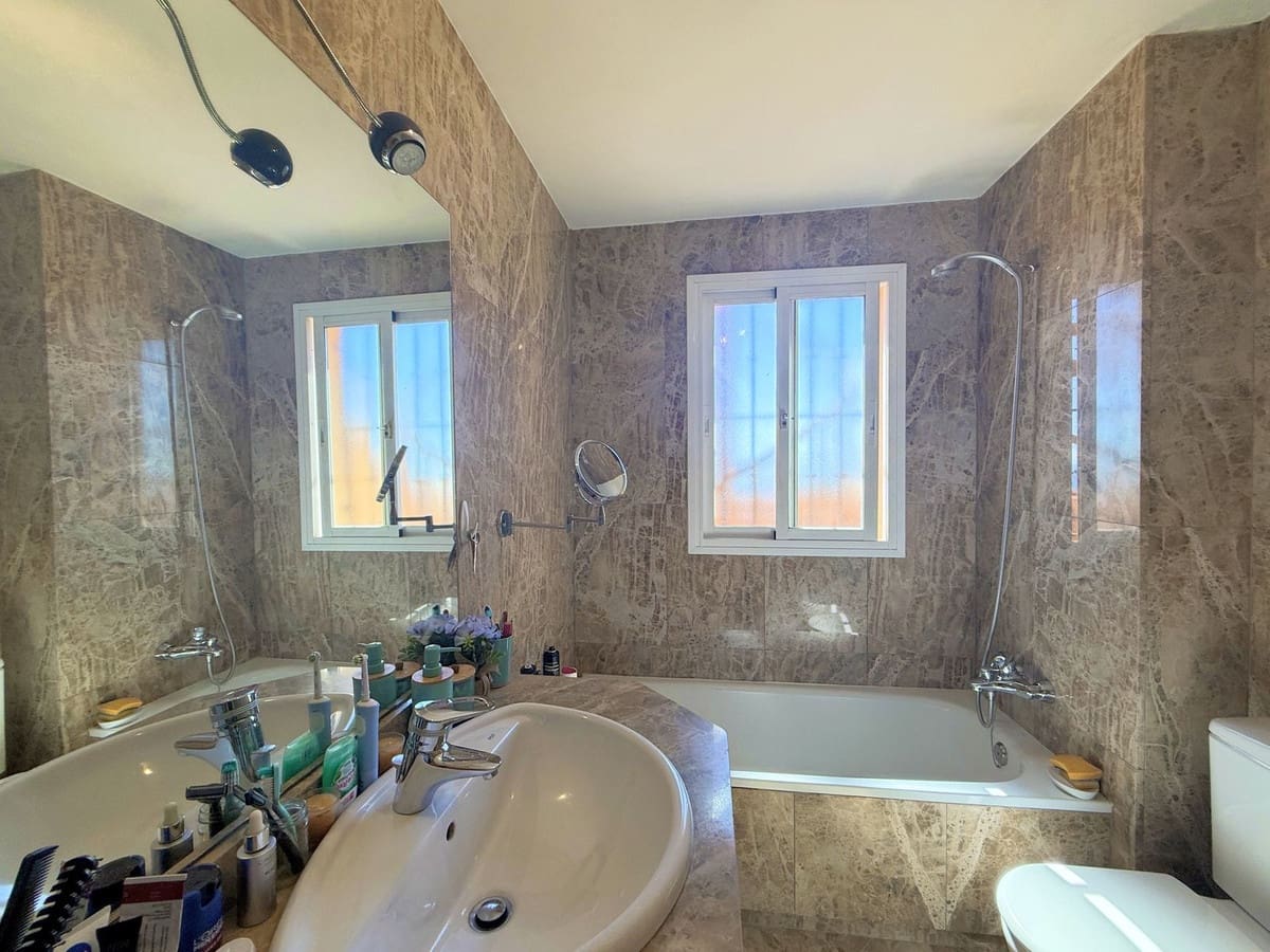 3 sypialnia Dom na sprzedaż w Estepona z garażem - 470 000 € (Ref: 9629272)