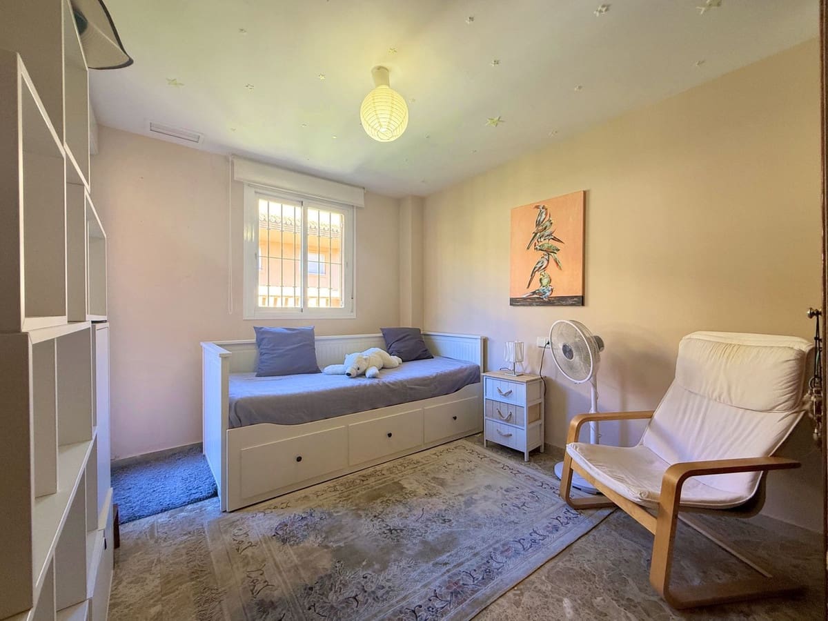 3 sypialnia Dom na sprzedaż w Estepona z garażem - 470 000 € (Ref: 9629272)