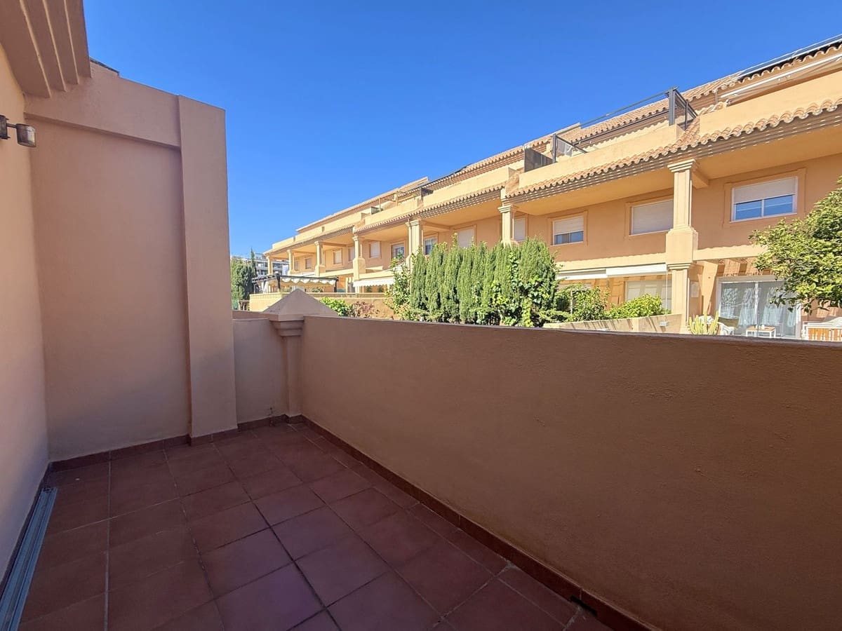 3 sypialnia Dom na sprzedaż w Estepona z garażem - 470 000 € (Ref: 9629272)