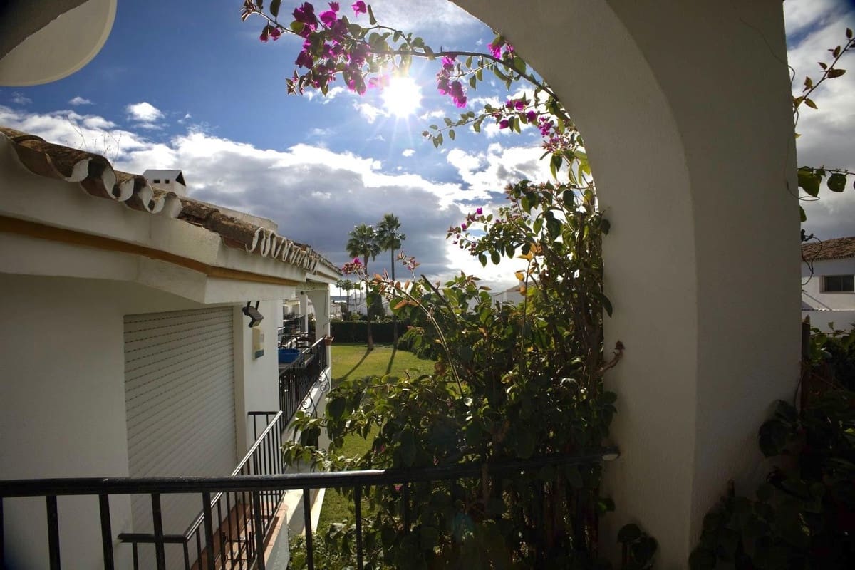 2 bedroom Apartment for sale in Estepona - € 299,000 (Ref: 9629289)