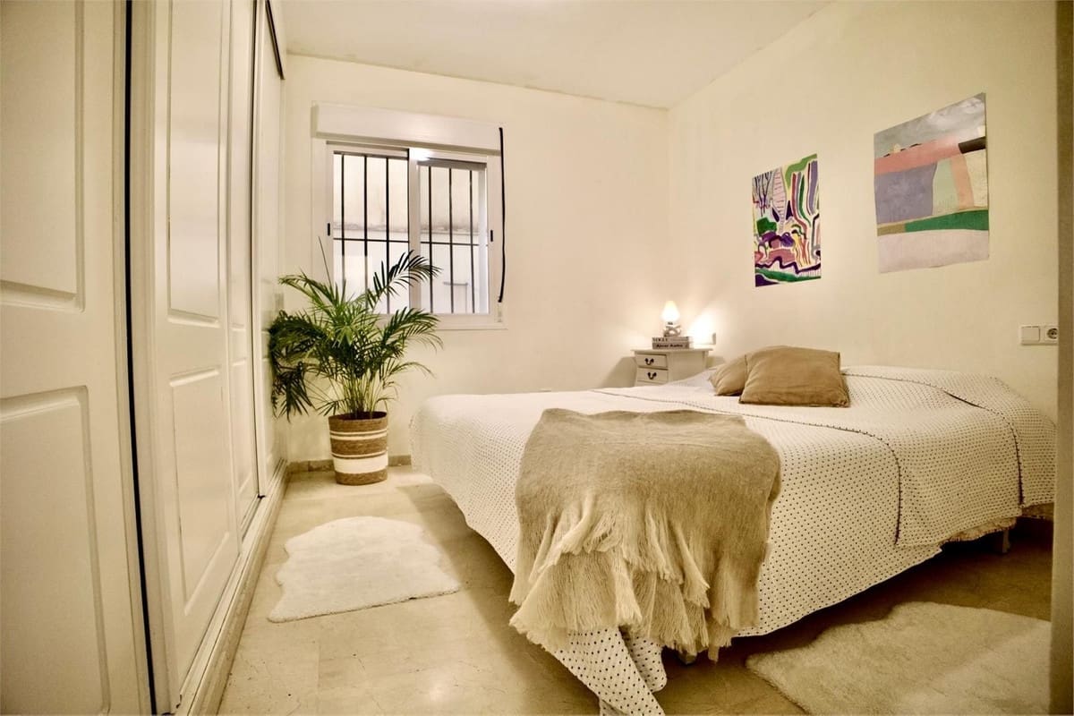 1 slaapkamer Appartement te koop in Estepona met garage - € 299.000 (Ref: 9629292)