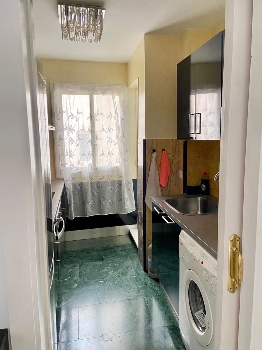 1 slaapkamer Appartement te koop in Estepona met garage - € 325.000 (Ref: 9629294)