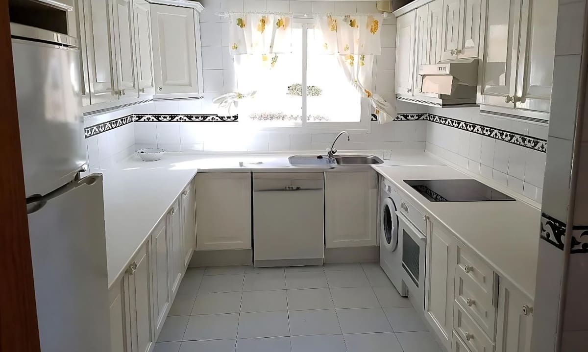 2 quarto Apartamento para venda em Estepona com garagem - 636 000 € (Ref: 9629296)