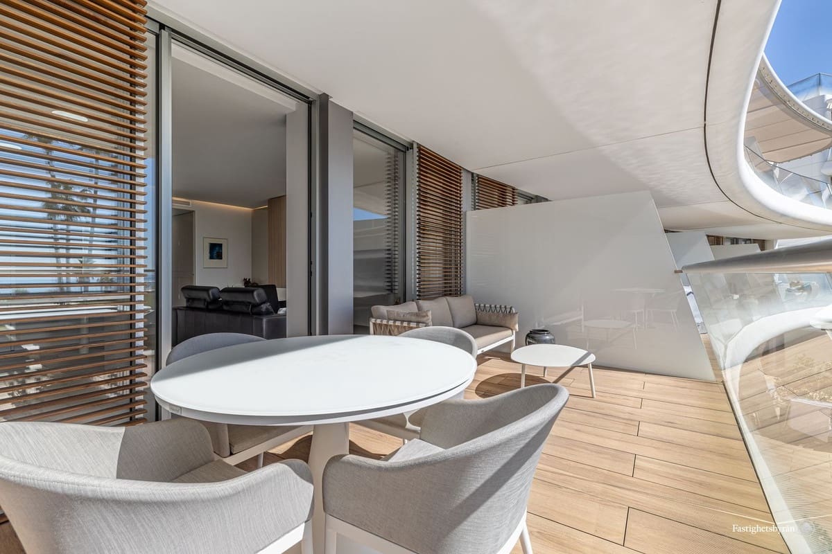 2 soverom Leilighet til salgs i Estepona med garasje - € 948 000 (Ref: 9629297)