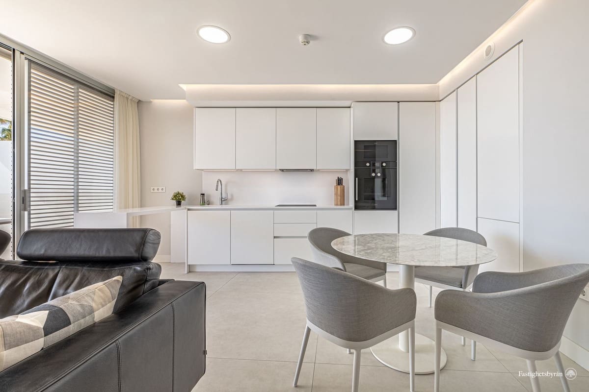 2 soverom Leilighet til salgs i Estepona med garasje - € 948 000 (Ref: 9629297)