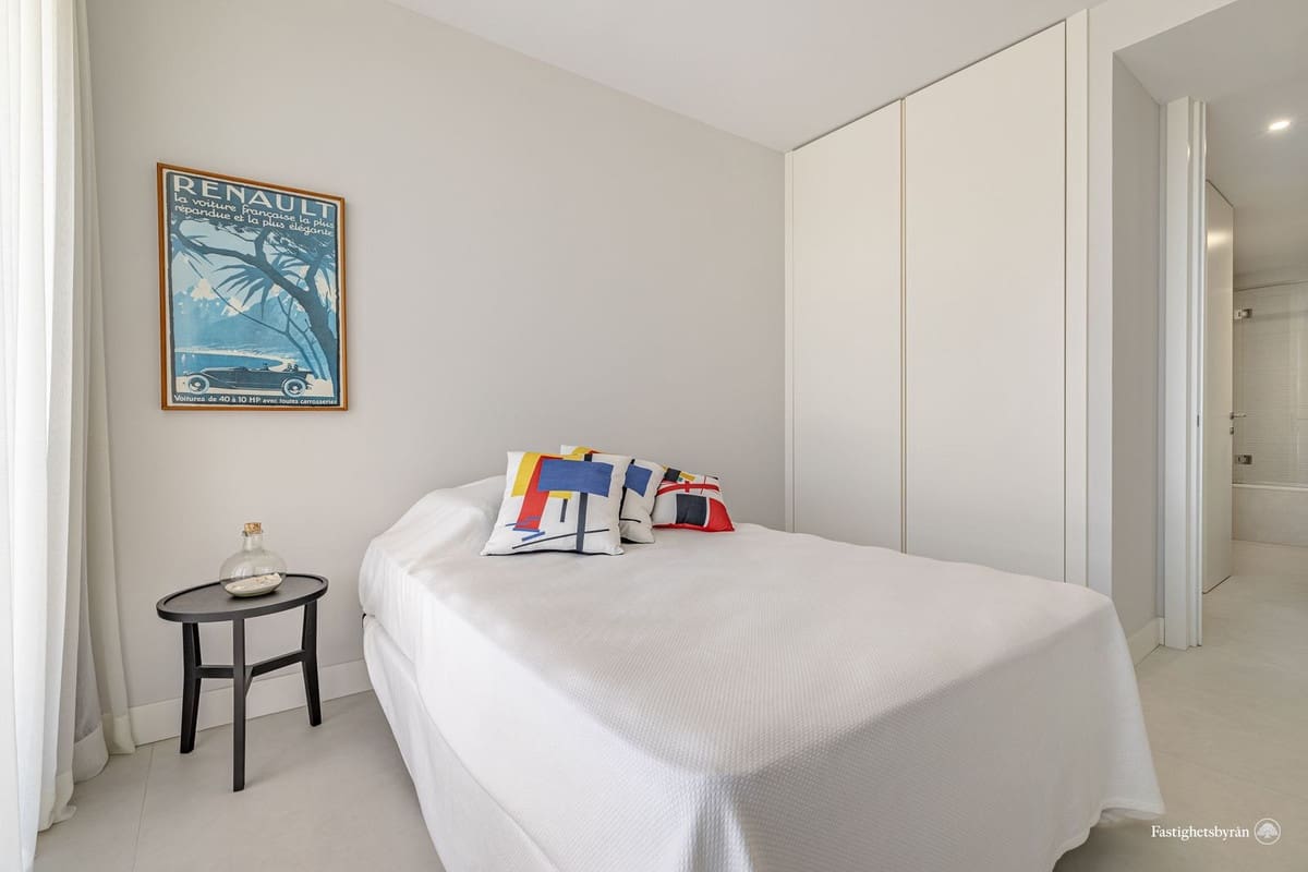 2 soverom Leilighet til salgs i Estepona med garasje - € 948 000 (Ref: 9629297)