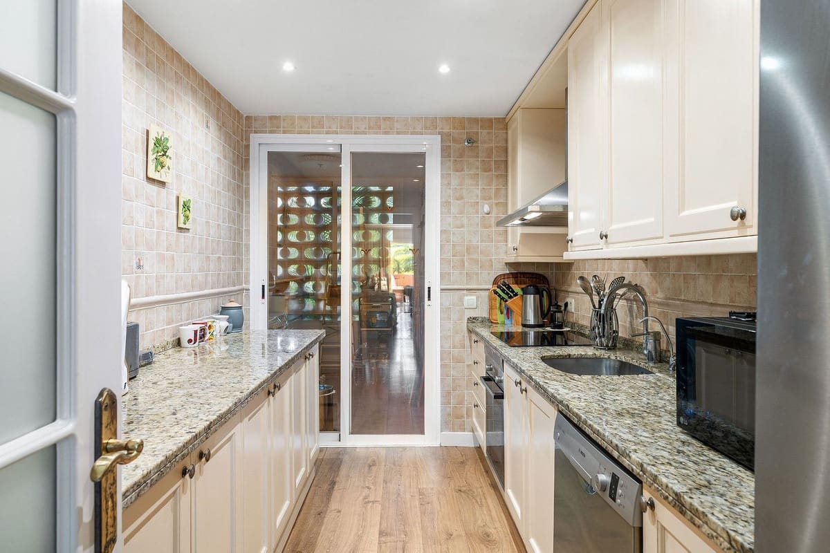 2 sypialnia Apartament na sprzedaż w Marbella z garażem - 775 000 € (Ref: 9629299)