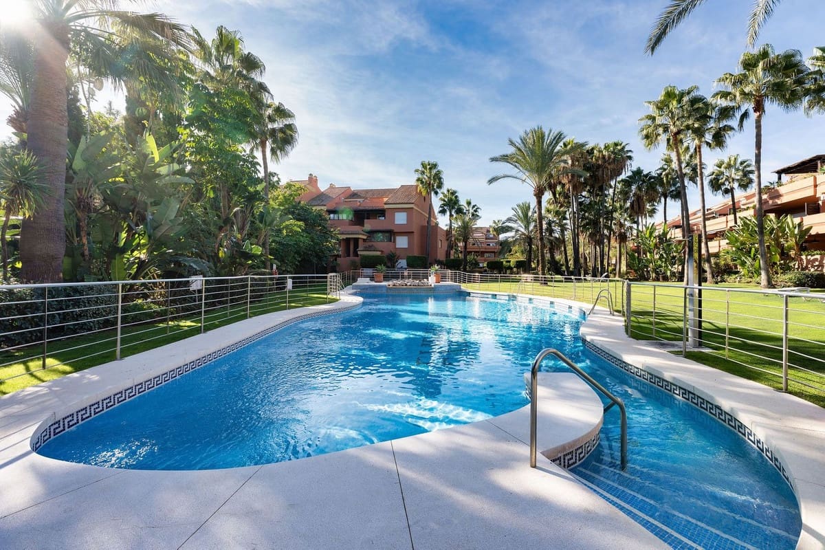 2 sypialnia Apartament na sprzedaż w Marbella z garażem - 775 000 € (Ref: 9629299)