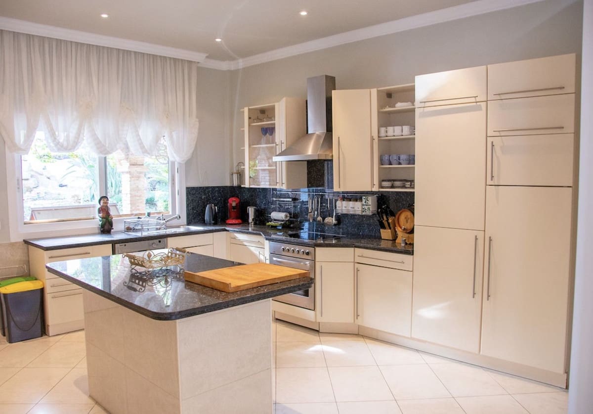 Chalet de 7 habitaciones en Marbella en venta - 2.285.000 € (Ref: 9629301)