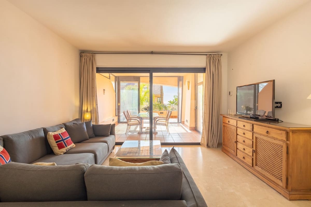 2 bedroom Apartment for sale in Calahonda with garage - € 375,000 (Ref: 9629303)