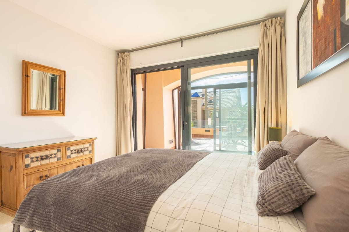 2 bedroom Apartment for sale in Calahonda with garage - € 375,000 (Ref: 9629303)